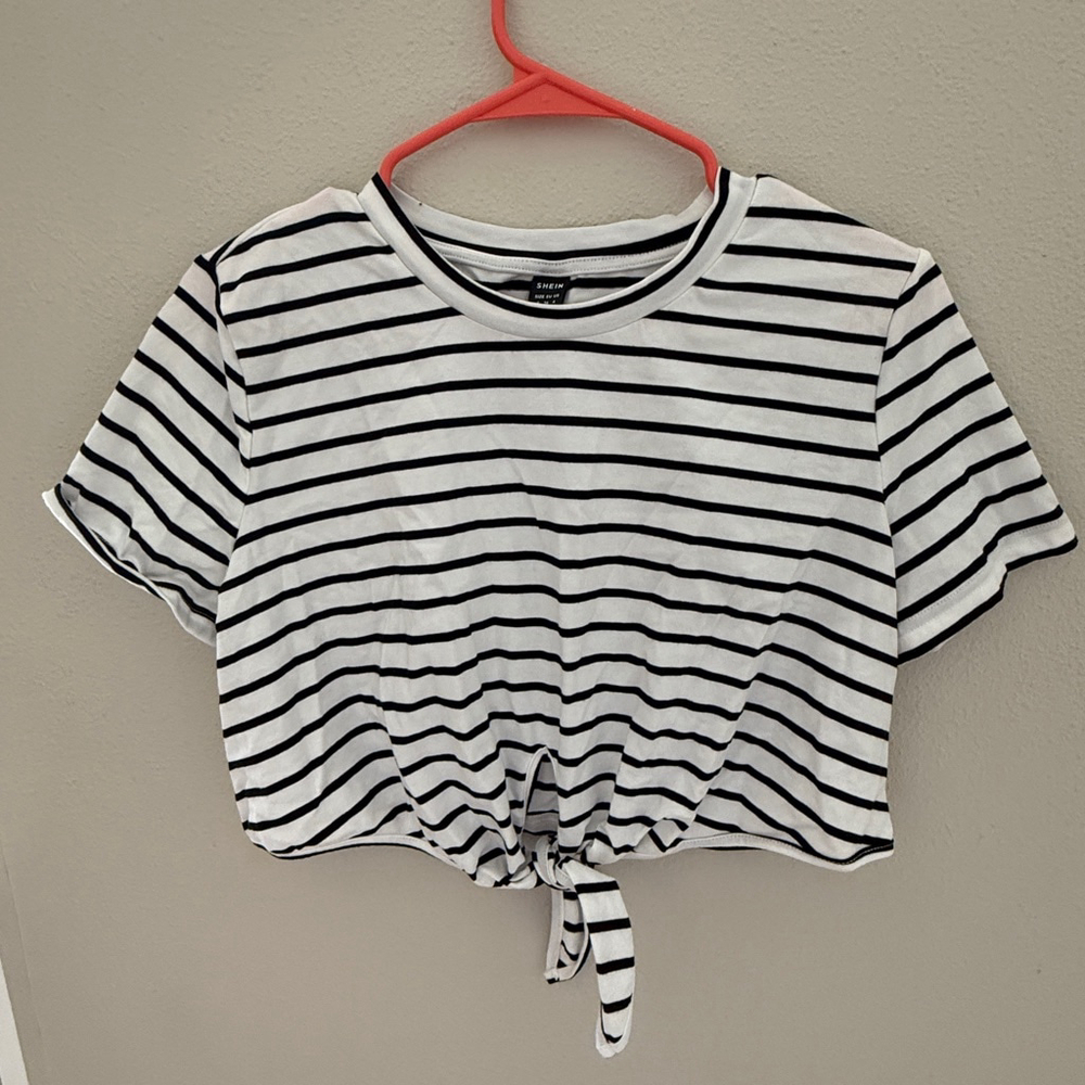 Knotted Crop Top Size S White and Black Striped